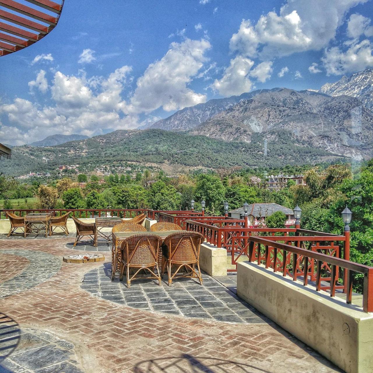 Blossoms Village Resort Dharamshala Exterior foto