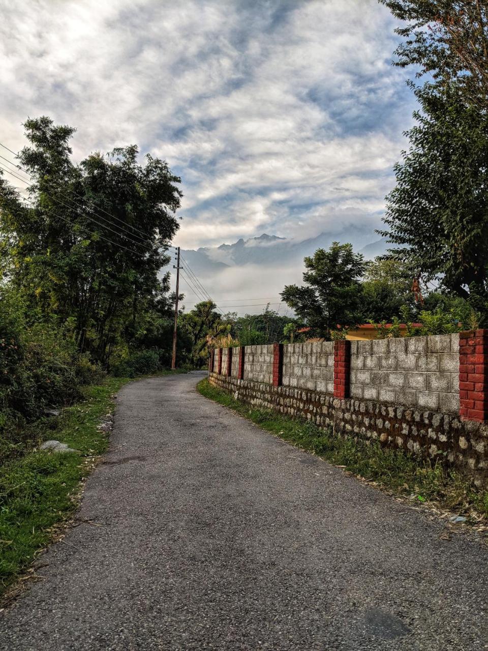 Blossoms Village Resort Dharamshala Exterior foto